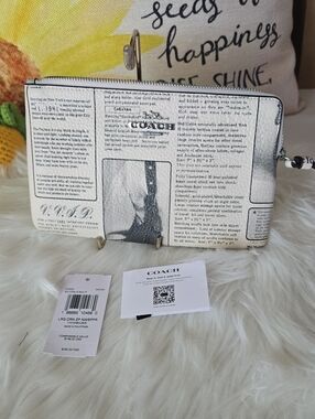 Coach NWT White & Black Newspaper Print Zip Wallet